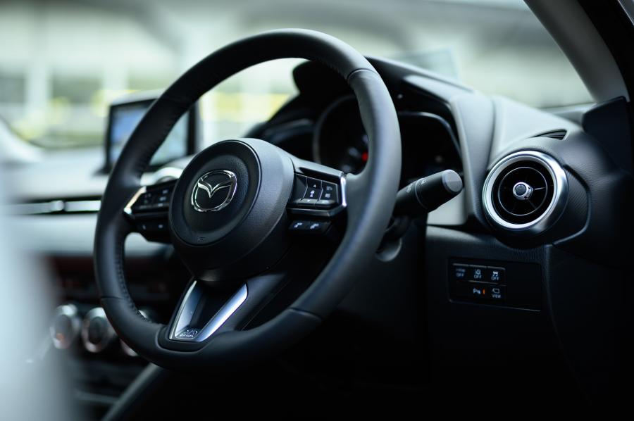 Интерьер Mazda2 2019 года  (JP) (фото 8 из 20)
